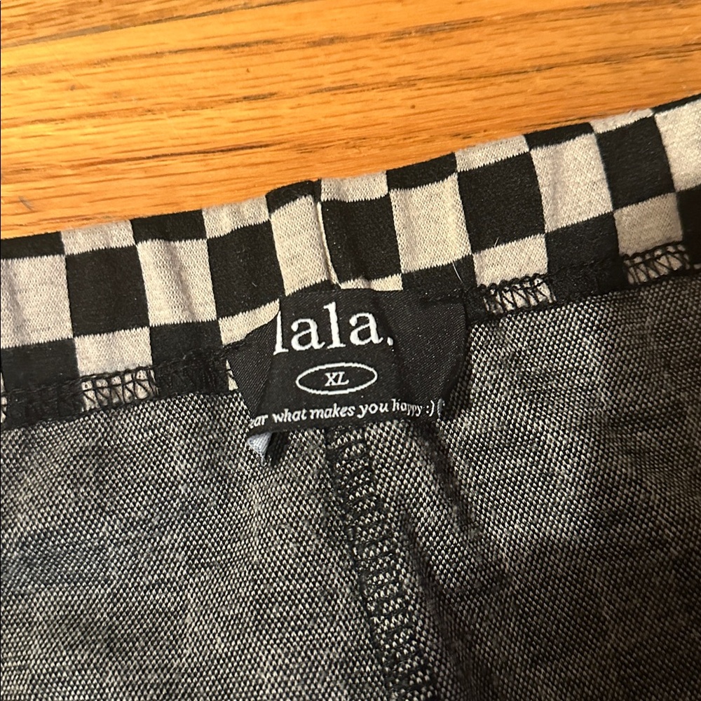 Dressed in Lala Checkered Skirt and Crop Top set size XL - Picture 4 of 9